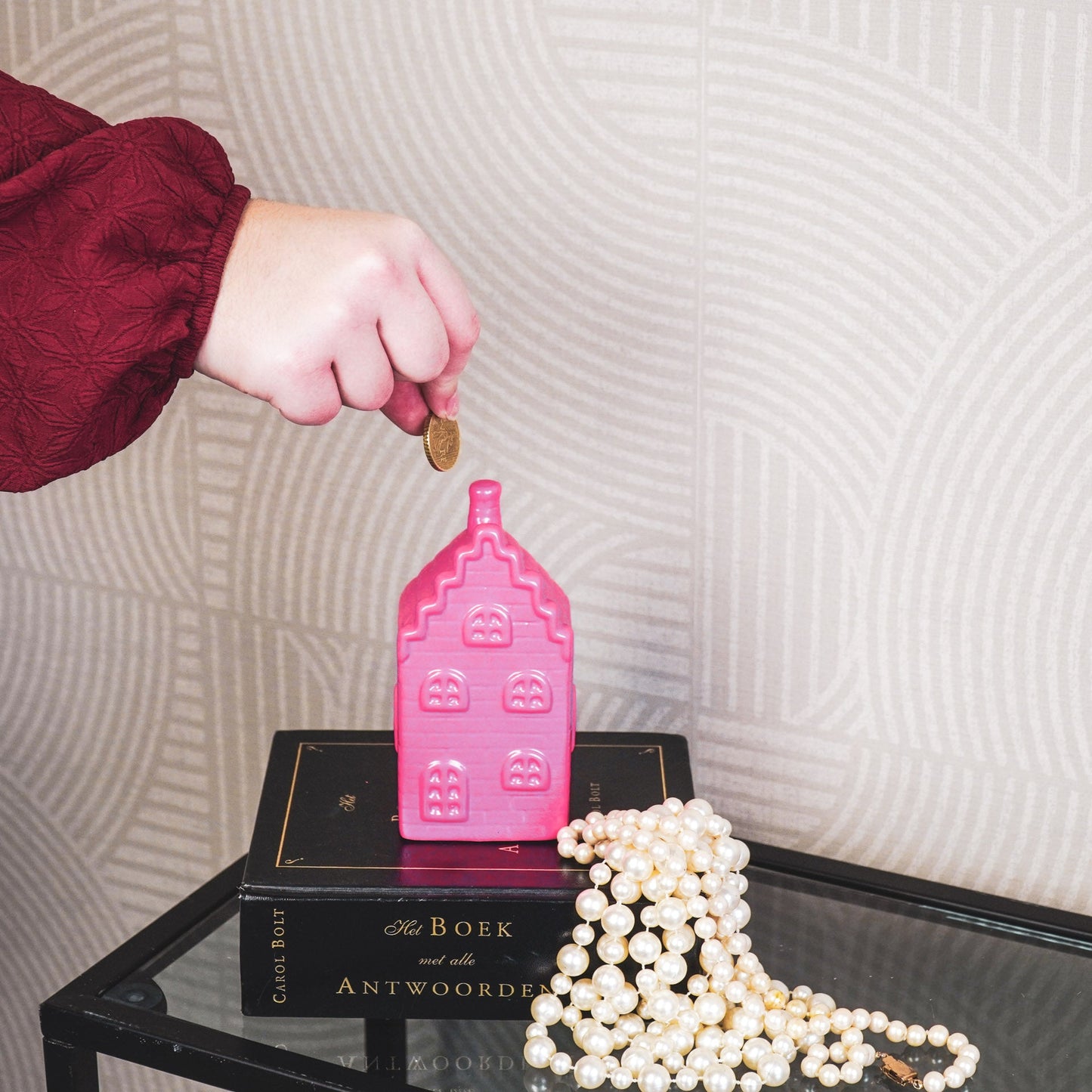 Ornament- Spaarpot - Huis - Keramiek- Neonroze - 7x7x13cm