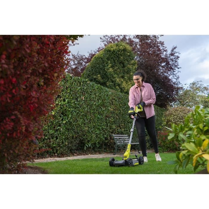 Zelfrijdende maaier van RYOBI RY18LMC30A-120 - 18V - Maaibreedte 30cm - Mulchfunctie - Lithiumbatterij + lader meegeleverd